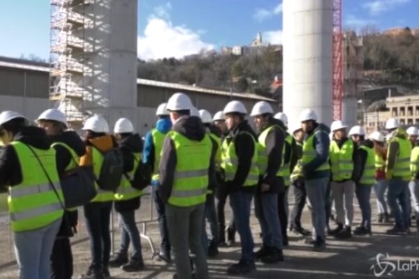 Genova, incendio nel cantiere del nuovo ponte