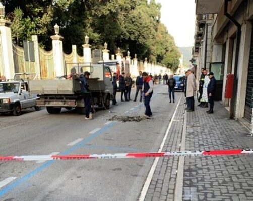 Colpo da film alle Poste in pieno centro, rapinatori in fuga dalle fogne