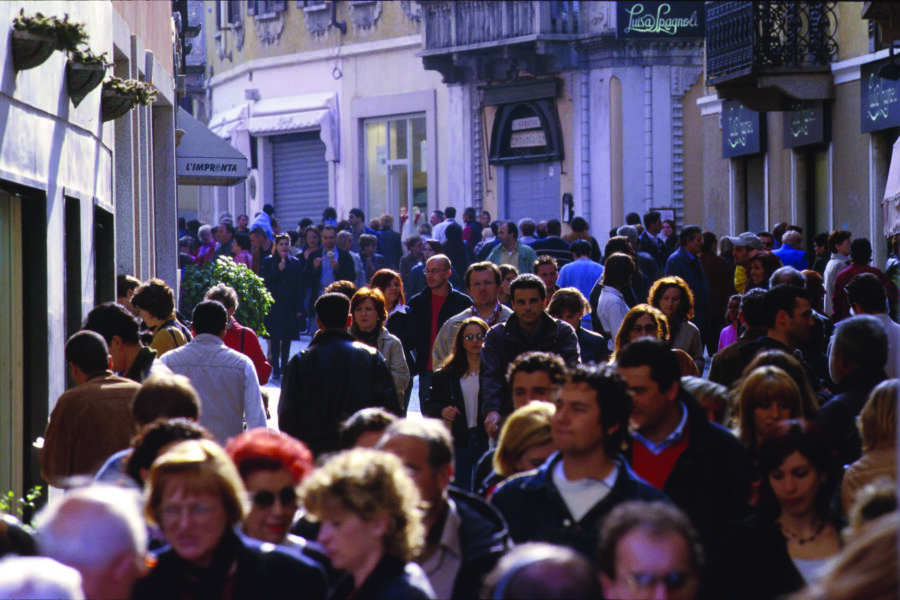 Rapporto Censis, italiani senza fiducia vogliono “l’uomo forte al potere”