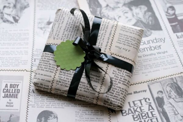 Regali di Natale avvolti con carta riciclata: la nuova idea ecosostenibile