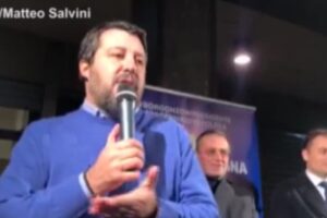 Salvini contro la Nutella: “Usa nocciole turche, preferisco mangiare italiano”