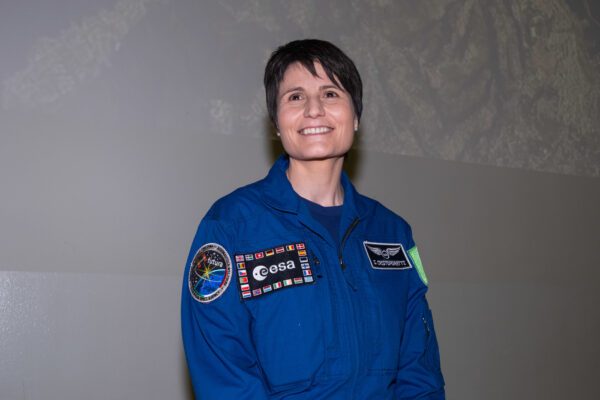 Samantha Cristoforetti lascia a sorpresa l’Aeronautica: è stata la prima donna italiana nello spazio