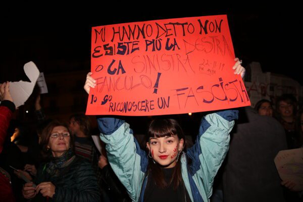 Le sardine dicono no a Casapound: “Siamo antifascisti”
