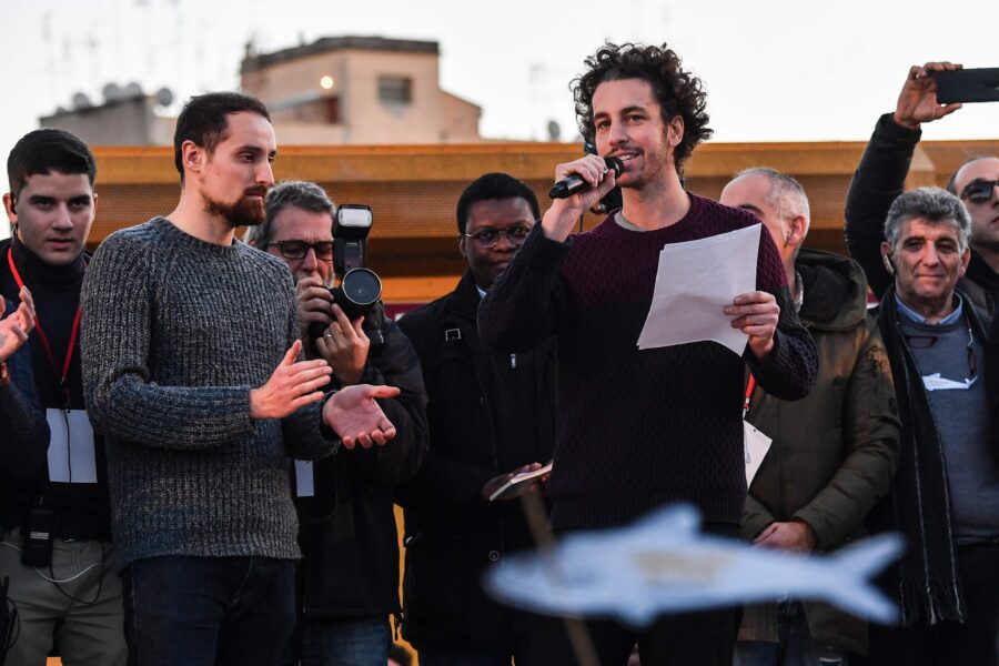 Dio benedica Mattia Santori e le sardine, viva la complessità!