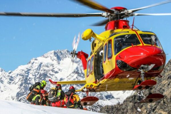 Valanga in Alto Adige travolge gruppo di sciatori: un morto sulle Dolomiti del Brenta Valanga in Alto Adige travolge gruppo di sciatori: un morto sulle Dolomiti del Brenta