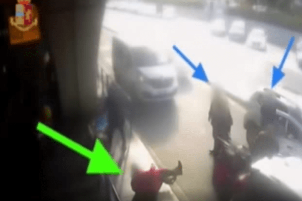 Chiede al tassista di usare il tassametro e lui gli spacca il naso: “Mi ha rovinato l’auto e ho perso la testa”