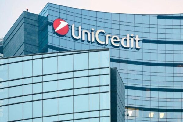 Unicredit, mattinata di anomalie per i clienti: pagamenti online bloccati e niente prelievo agli sportelli