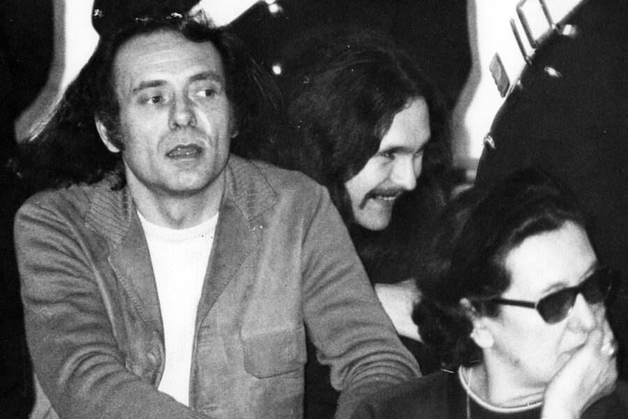 1969
Archivio Storico
Pietro Valpreda (Milano, 29 agosto 1933 – Milano, 6 luglio 2002) è stato un anarchico, scrittore, poeta e ballerino italiano, noto per il suo coinvolgimento nel procedimento giudiziario per la strage di Piazza Fontana, dal quale uscì poi assolto.
Nella foto: processo anarchici, Pietro Valpreda e Roberto Gargamelli