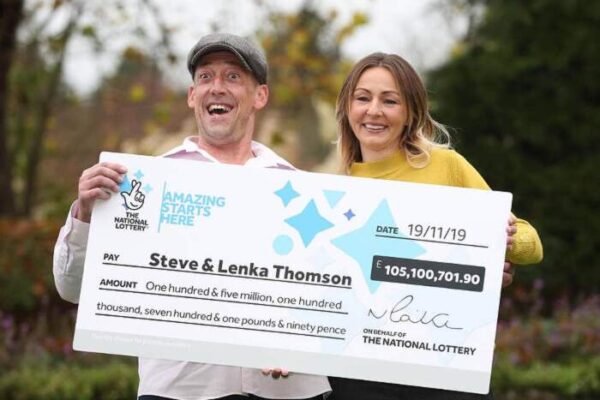 Muratore vince 123 milioni di euro alla lotteria: “Continuerò a lavorare gratis, ho degli impegni da mantenere”