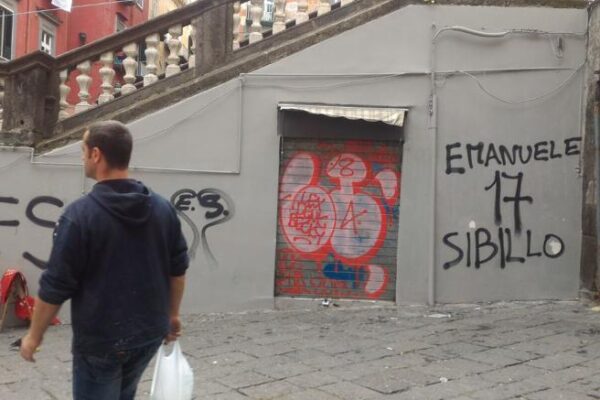 Camorra tour a Napoli, la guida propone: “Vi porto a vedere cosa fa la mafia”