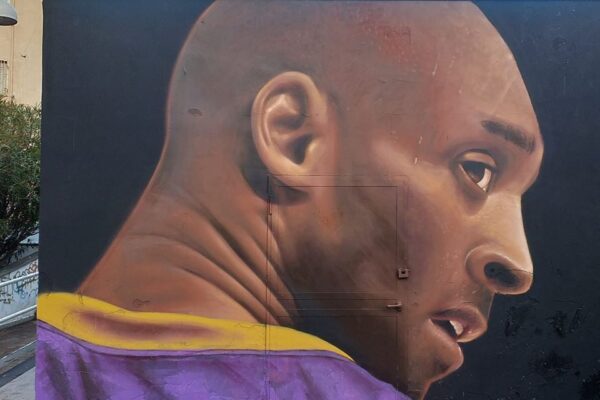 Kobe Bryant, il murale di Jorit a Napoli: riqualificato campetto