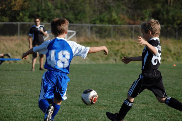 Psicosi coronavirus, ragazzo cinese insultato durante una partita di calcio