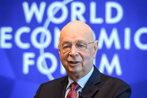 Il capitalismo non regge più, Klaus Schwab il guru di Davos lancia l’allarme Il capitalismo non regge più, Klaus Schwab il guru di Davos lancia l’allarme