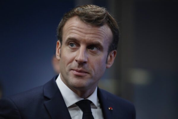 Macron il duro, sfida la Francia: la riforma delle pensioni si farà