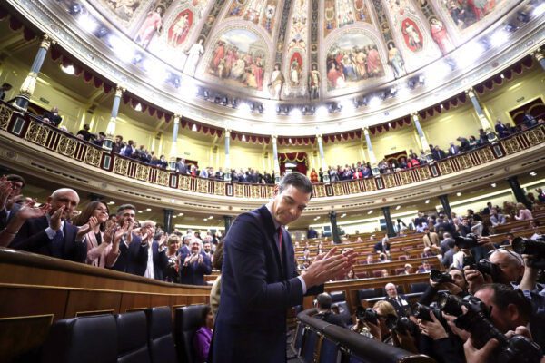 Spagna, al via il governo tra Psoe e Podemos