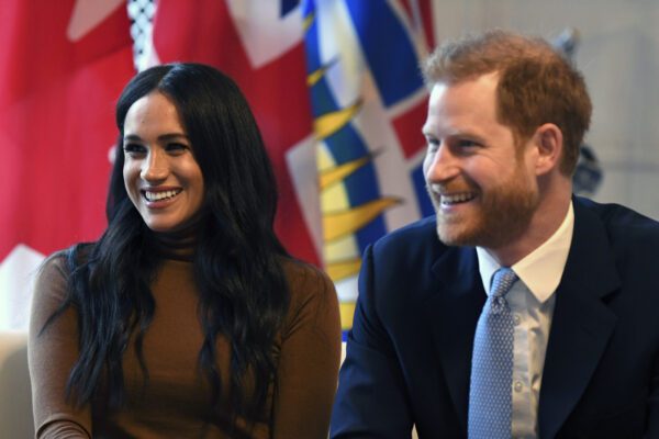 Evviva Meghan Markle, quanto è bella la monarchia quando fa casino