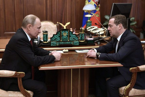 Russia, il premier Medvedev e il governo si dimettono in blocco