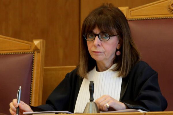 Voto storico in Grecia, per la prima volta il presidente della Repubblica è una donna