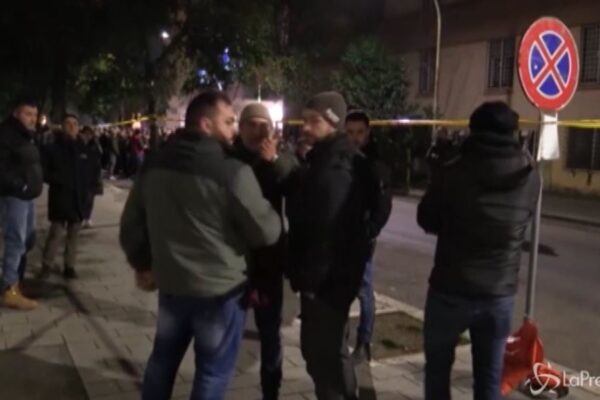 Anniversario di Acca Larentia, giornalisti minacciati dai militanti di destra: “Ti spacco la telecamera”