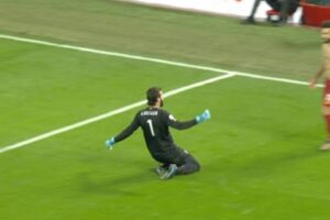 L’incredibile assist di Allison per Salah in Liverpool Manchester United