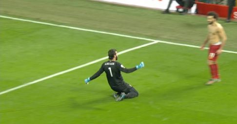 L’incredibile assist di Allison per Salah in Liverpool Manchester United