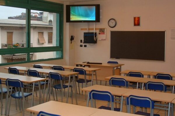 “Quella bimba è stata in Cina”, scuola semivuota per rischio contagio: “Controlli ok, è psicosi coronavirus”