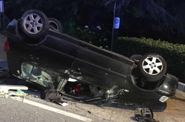 Schianto in auto prima del cenone, muore papà: figlio di 9 anni in ospedale