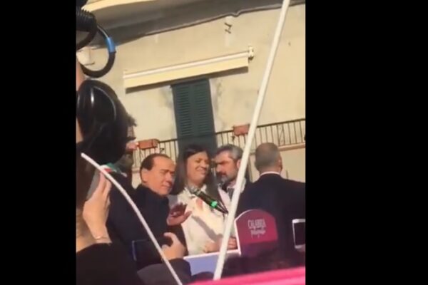 Berlusconi: “Conosco Jole Santelli da 26 anni, non me l’ha mai data”.