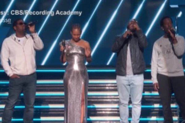 Kobe Bryant, l’omaggio al cestista durante i Grammy Awards