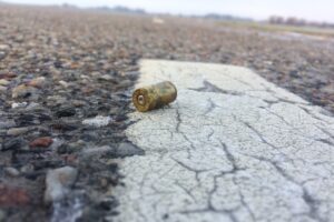 Sangue nel Rione Traiano, 45enne gambizzato: l’ipotesi della vendetta del clan