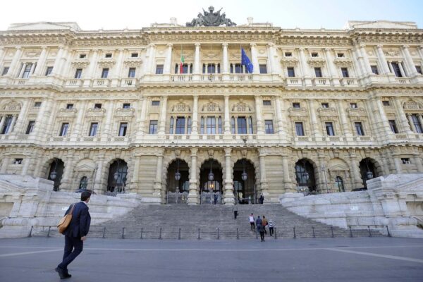 Taglio dei parlamentari, marcia indietro dei senatori: mancano le firme per il referendum