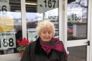 Va a votare a 100 anni, festa social del sindaco di Modena per ‘nonna Giuseppina’