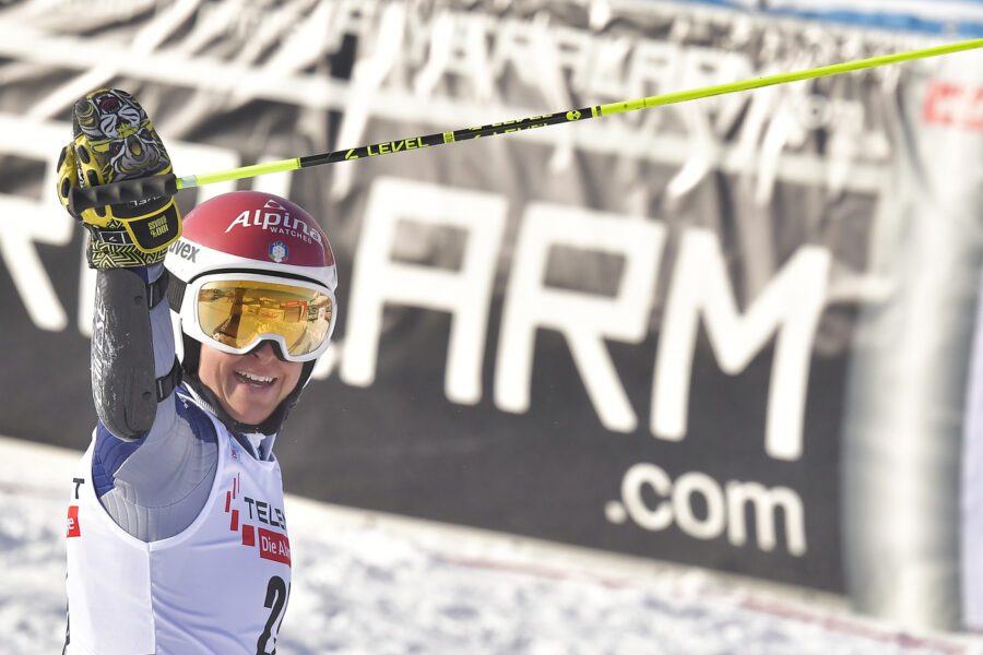 Sci, tripletta azzurra nella discesa di Bansko: Curtoni davanti a Bassino e Brignone