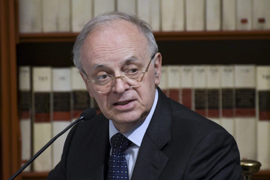 Per il dottor Davigo l’avvocato è un imbroglioncello, un favoreggiatore dell’imputato