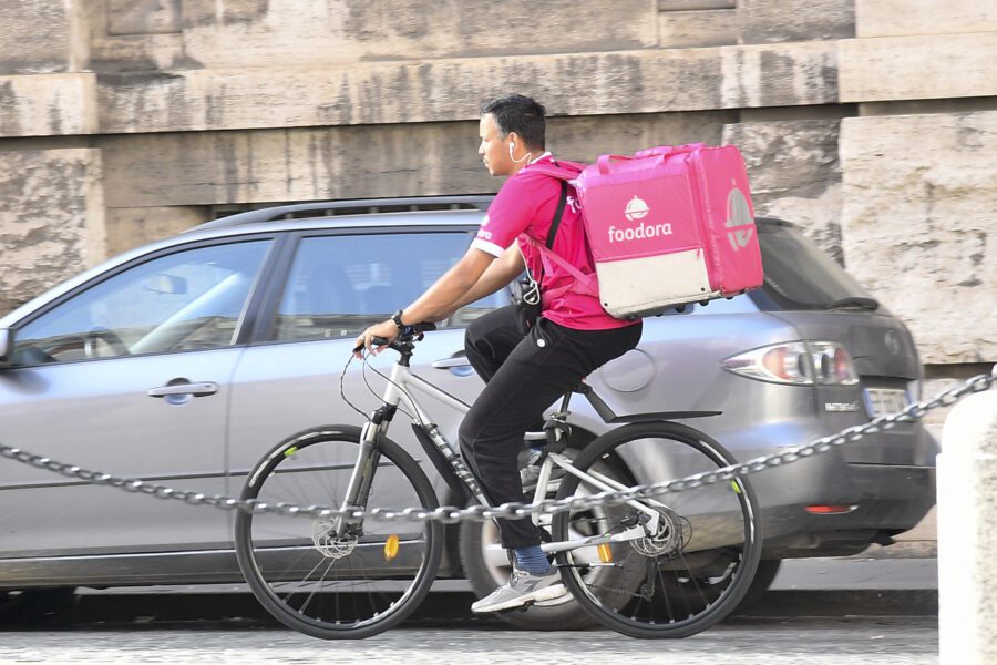 Foodora, la Cassazione dà ragione ai rider: “Sono lavoratori subordinati”