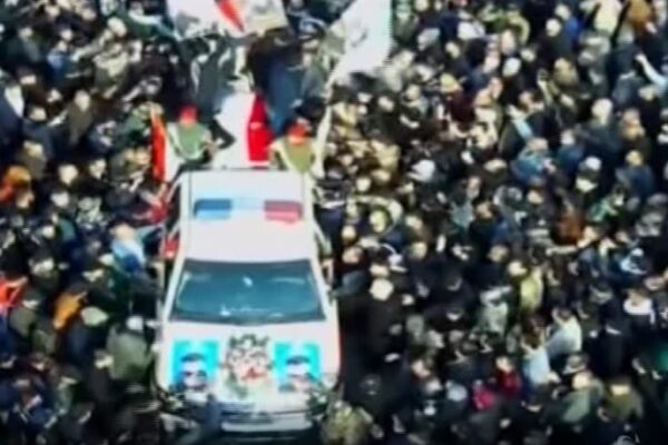 In migliaia a Baghdad ai funerali del generale iraniano Soleimani