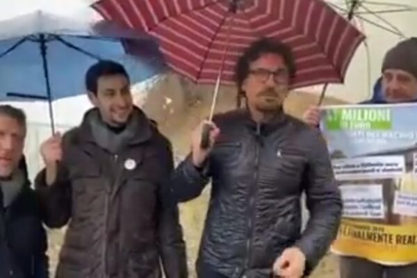 La doppia gaffe di Toninelli per il candidato in Emilia Romagna