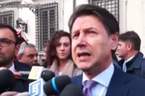 Regionali, Conte attacca Salvni: “Qualcuno voleva citofonare anche qui a Palazzo Chigi”