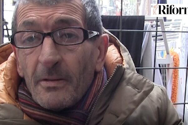 Carcere Poggioreale come il muro di Berlino, malato di Hiv: “Mai esami clinici, lì dentro c’è il diavolo” Carcere Poggioreale come il muro di Berlino, malato di Hiv: “Mai esami clinici, lì dentro c’è il diavolo”