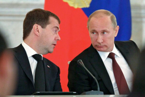 Guerra Ucraina-Russia, delirio Medvedev: “Odio gli occidentali, voglio farli sparire”. Zelensky: “Cina fermi Mosca”. La replica: “Non ci schieriamo”