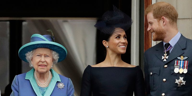 La regina Elisabetta dice sì a Harry e Meghan: via libera alla nuova vita indipendente e senza fondi reali