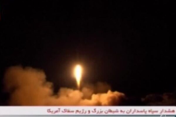 Il lancio di missili verso l’Iraq, le immagini della tv iraniana