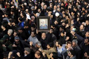 L’Iran minaccia vendetta terribile contro l’America: è guerra L’Iran minaccia vendetta terribile contro l’America: è guerra