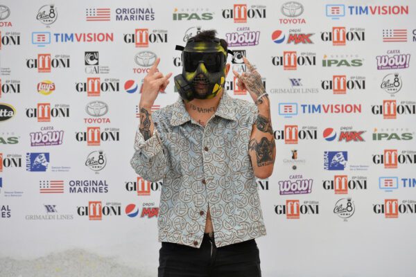 Sanremo, polemiche per i testi sessisti del rapper Junior Cally: da Salvini una nuova ‘gaffe’