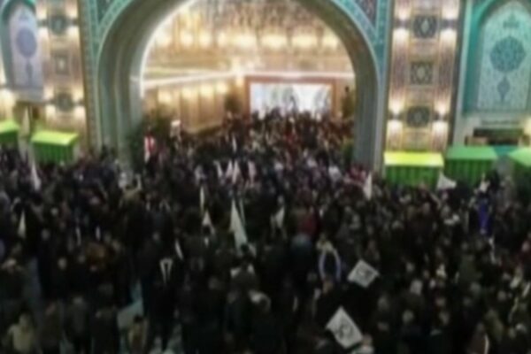 Iraq, processione funebre di Soleimani e al-Muhandis a Kerbala