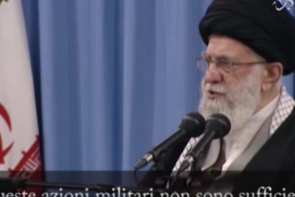 Iran, Khamenei: “Abbiamo dato uno schiaffo all’America”