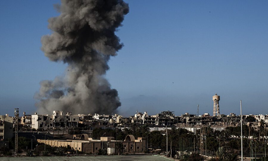 Caos in Libia, Haftar viola la tregua: razzi contro l’aeroporto di Tripoli