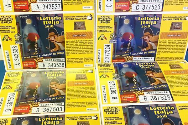 Lotteria Italia, la fortuna bacia Torino, estratti biglietti di prima categoria e quelli da 100mila euro