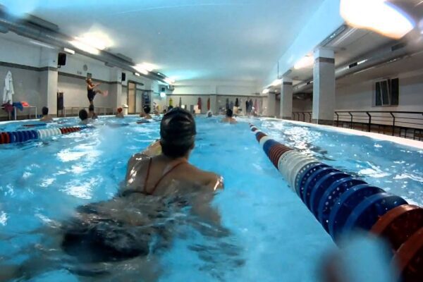 Dramma in piscina, disabile annega durante corso di nuoto