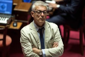 Caos nei 5 Stelle, segnalato ai probiviri il presidente della Commissione antimafia: “Morra deve essere cacciato”